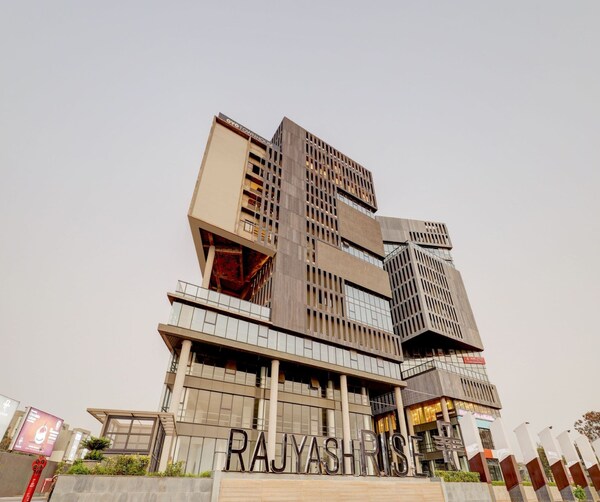 Super Deluxe Room Hotel Rajyash Rise - Ahmedabad