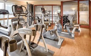 Fitness facility - Deluxe 2BR at Wyndham Long Wharf Resort -walk to downtown - 2.3 miles from Beach (Newport)