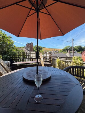 Outdoor dining - Beautiful 400 yr old thatch house.Sleeps 11, dog friendly,close to beaches,moors (Combeinteignhead)