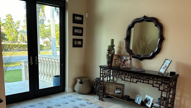 Interior - Stunning 3 bd home, in heart of Marco Island, 2 blocks from Marco Beach! (Marco Island)