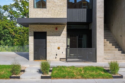 Modern King Suite at City Park | Walk to Downtown