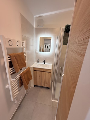Bathroom - Vrbo Property (Broons)