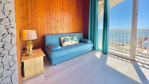 Appartement Deluxe, balcon, vue mer | Coin séjour