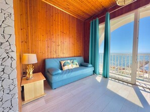 Appartamento Deluxe, balcone, vista mare | Area soggiorno