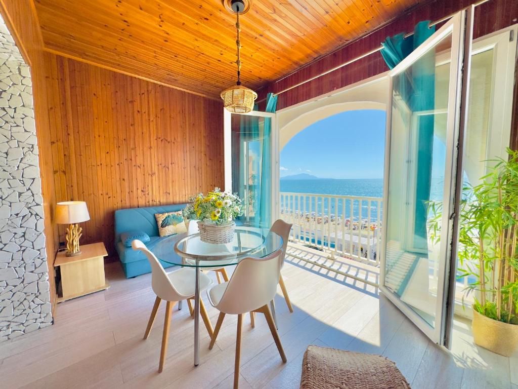 Appartamento Deluxe, balcone, vista mare | Pasti