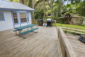Unclassified image, 2 of 81, button - Gator Game Weekends | Lake Santa Fe + Private Dock (Melrose)