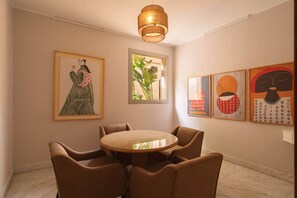Guests have free access to the building clubhouse & Jacuzzi. - Solé Mare Rooftop Studio I Nesty Hospitality (Al Maadi)