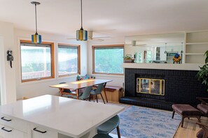 Dining - Infinite Weekend Escape - Quiet North Boulder Home (Boulder)