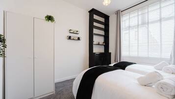 Iron/ironing board, WiFi, bed sheets