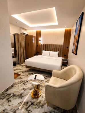 Comfort Single Room, Balcony, City View | Desk, laptop workspace, free WiFi - Dual Hotel and Apartments Limited (Oshodi)