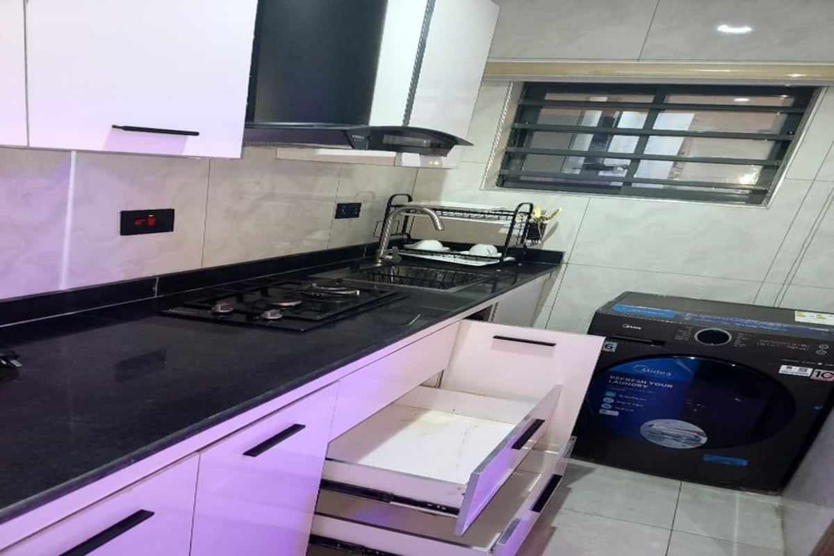 Deluxe Double Room, Balcony, City View | Private kitchen | Mini-fridge