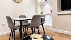 Dining - Modern 3-Bed Home Free Driveway Parking, Fast Wi-Fi (Ebbsfleet Valley)