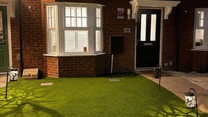 Exterior - Modern 3-Bed Home Free Driveway Parking, Fast Wi-Fi (Ebbsfleet Valley)