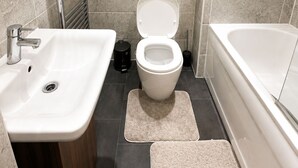 Bathroom - Modern 3-Bed Home Free Driveway Parking, Fast Wi-Fi (Ebbsfleet Valley)