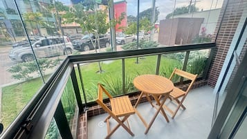 Apartment | Outdoor dining