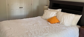 Lovely & Cozy Port Credit
Lakeside Home