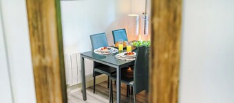 Stylish 1-Bed Apartment in Wigan | Free Parking