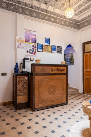 Lobby - Charming 3-bedroom riad in Marrakech with cool AC breeze (Marrakech)