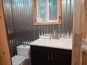 Bathroom - Creekside Nook - Peaceful Retreat by the Water (Troy)