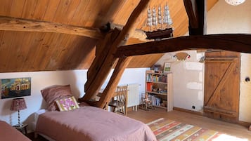 Schreibtisch, Bügeleisen/Bügelbrett, Reisekinderbett, kostenloses WLAN