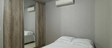 2 habitaciones, tabla de planchar con plancha, wifi y ropa de cama