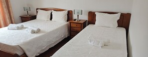 Habitación triple básica, vistas a la ciudad