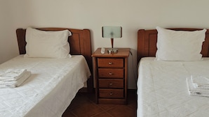 Camera Basic con letto matrimoniale o 2 letti singoli, balcone, vista città