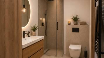 Une salle de bain moderne avec un meuble-lavabo en bois, un miroir rond, des toilettes et une cabine de douche.