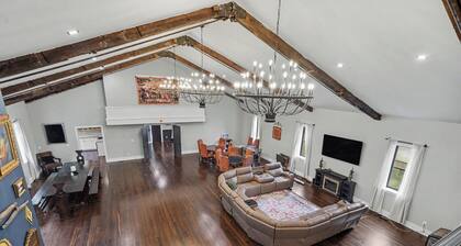 Castle 1601: Historic Luxury w/ Sauna & Arcades - Near KU