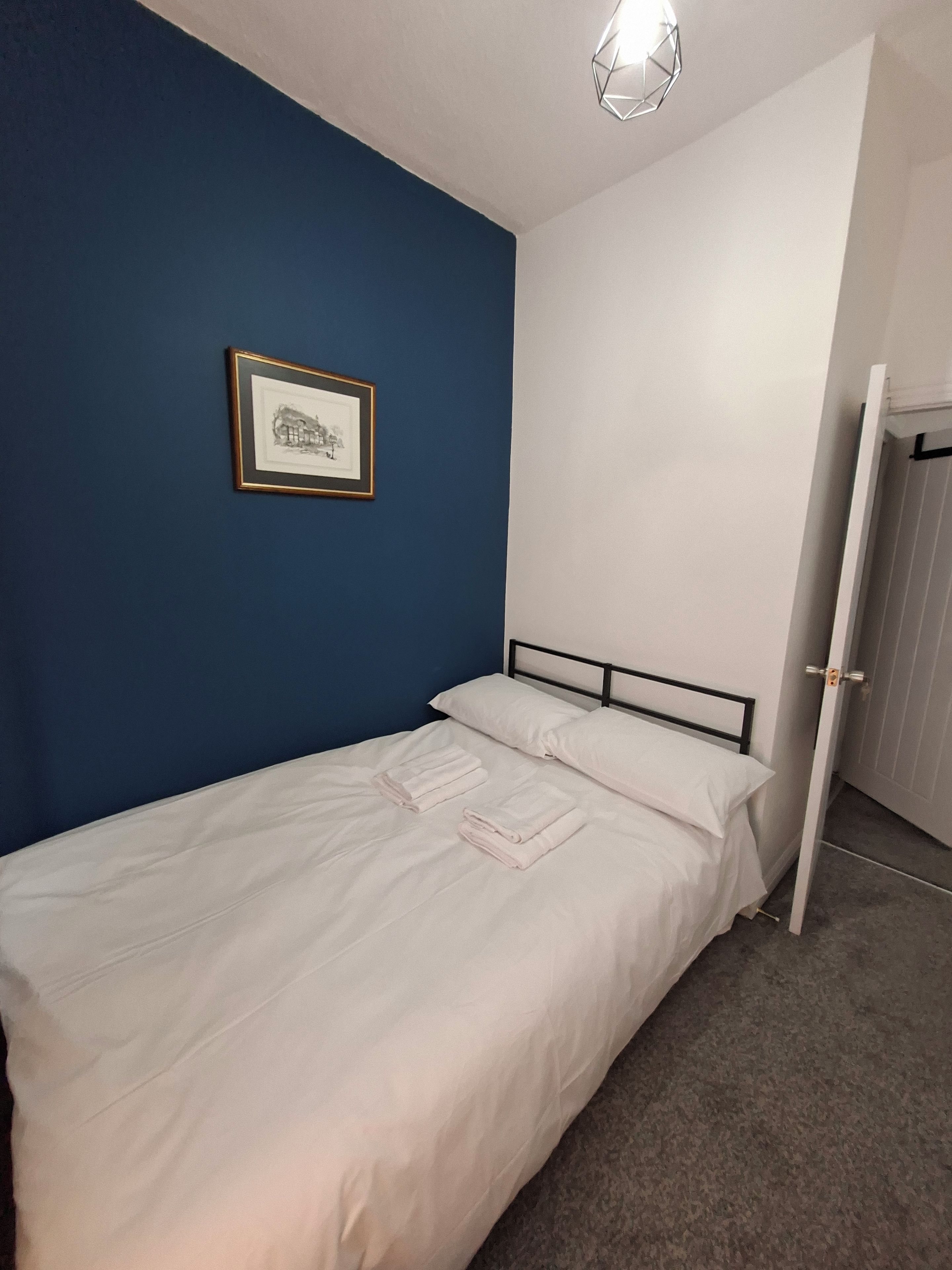 4 bedrooms, iron/ironing board, WiFi (free), bed sheets