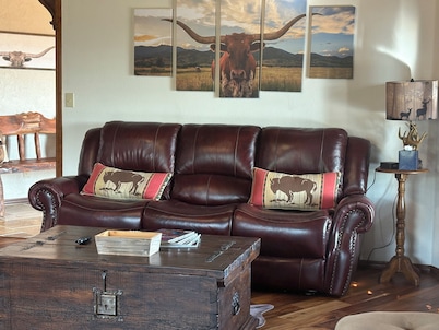 3000 sq. ft. Ranch Home on acreage - Sleeps 12