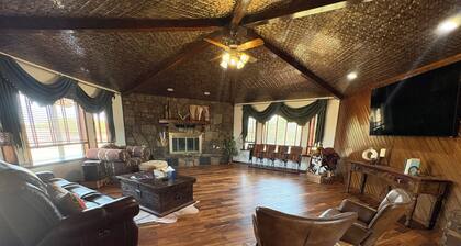 3600 sq. ft. Ranch Home on acreage - Sleeps 12