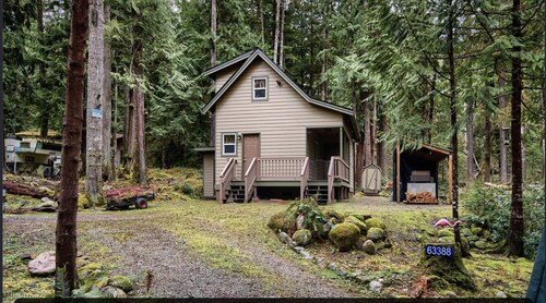 Your Cascade river retreat awaits