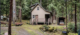 Your Cascade river retreat awaits