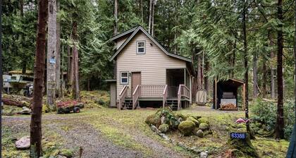 Your Cascade river retreat awaits