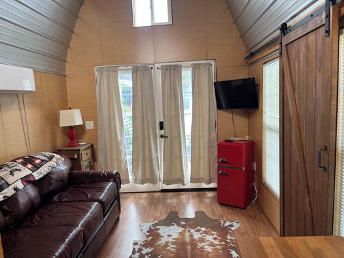Cozy 1-bedroom Tiny Home on Peaceful Blueberry Farm.