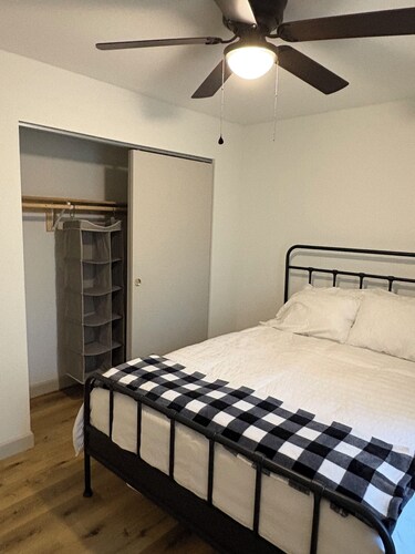 Peaceful 1-bedroom apartment on large 2 acre lot.
