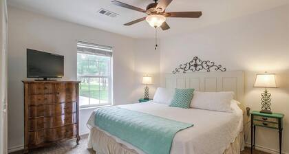 Perfect 4-bedroom house with AC on tranquil Bridgeport Lake with dock