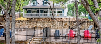 Perfect 4-bedroom house with AC on tranquil Bridgeport Lake with dock