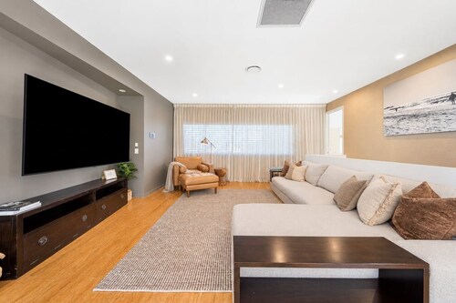 Villa Solara - Direct Beach Access, Heated Pool