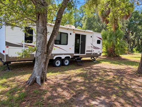 Cozy 1-bedroom travel trailer in Fort Pierce 19 min to beach