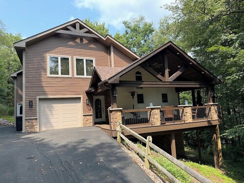 Luxury 5-bedroom Ski Home Steps from the Slopes
