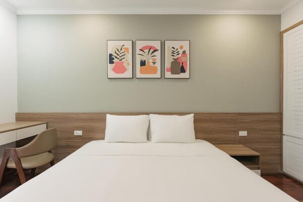 Hanoi Lux Lakeside Hotel And Apartment - Hanoï