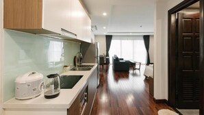 Deluxe Studio, Balcony, City View | Dapur peribadi