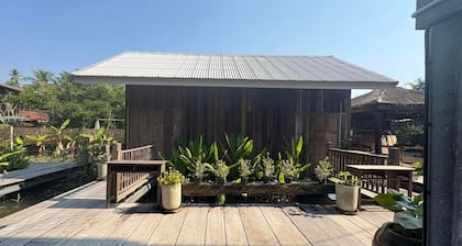 Amphawa Hideaway