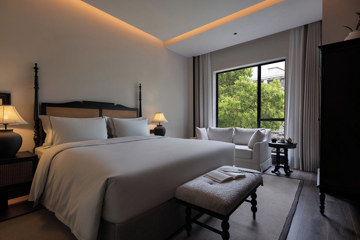 Superior Double Room, City View