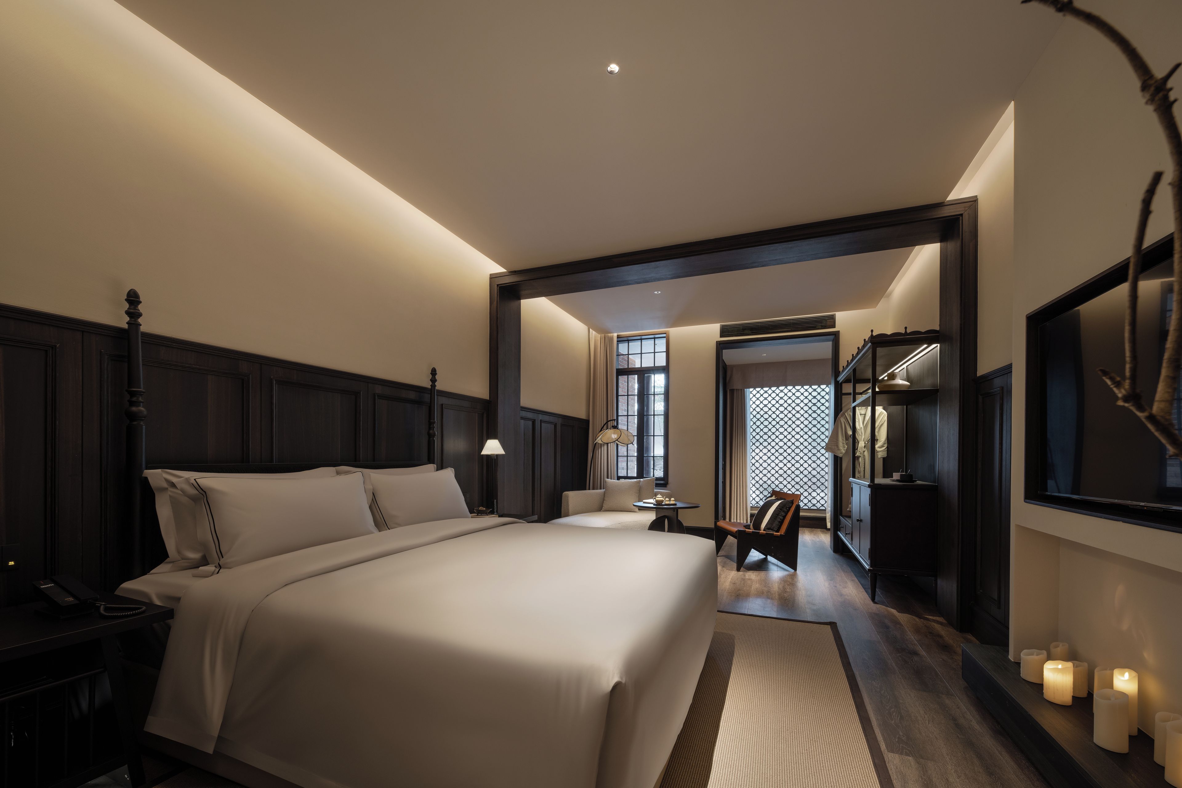 Suite, Courtyard View