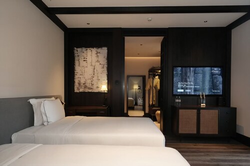 6500 Old Alley Ccourtyard Hotel
