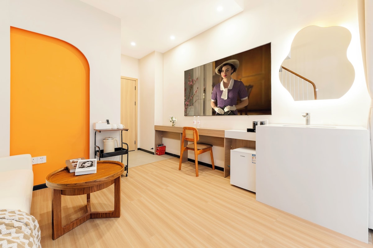 Superior Double Room, City View | Meja, kalis bunyi, Wi-fi percuma 
