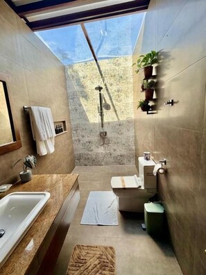 Superior-Chalet, Gartenblick | Badezimmer